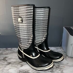 Sorel houndstooth boots